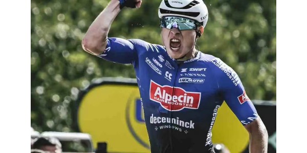 Van der Poel en Philippsen bezorgen Alpecin-Fenix Team zege in derde etappe Tour de France